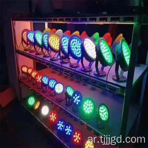 تقود الأضواء في المناظر الطبيعية في الهواء الطلق